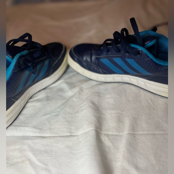 RARE Adidas Kids' Navy and Teal Leather Sneakers. Size Boy’s 3 - Picture 8 of 10